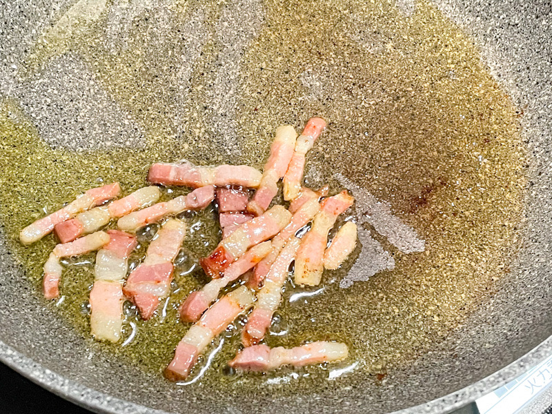 カルボナーラ（パンチェッタ、生クリーム、全卵、卵黄）調理画像2