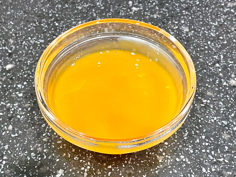ツナとマッシュルームのカルボナーラ 卵黄