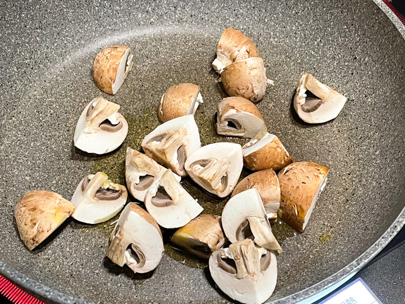 ツナとマッシュルームのカルボナーラ 調理画像